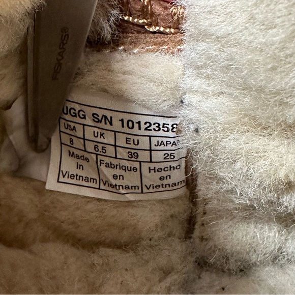 UGG McKay Bootie - Picture 2 of 10